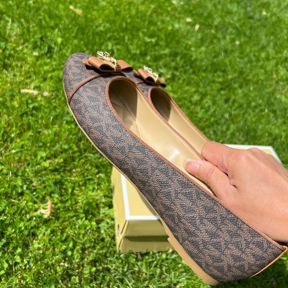 Michael Kors Honey Signature Logo Ballet Flat - Picture 5 of 11